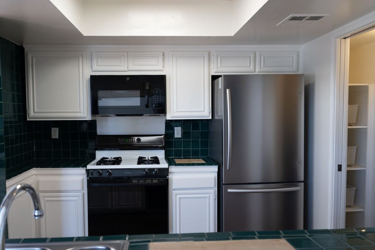 2677 Centinela Ave #409 - Photo 4 of 27