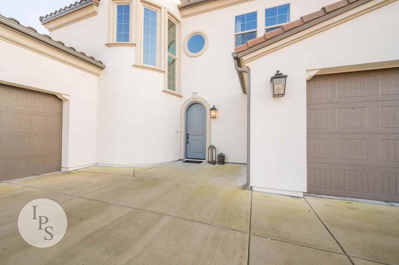 850 Overstone Ave - Photo 2 of 50