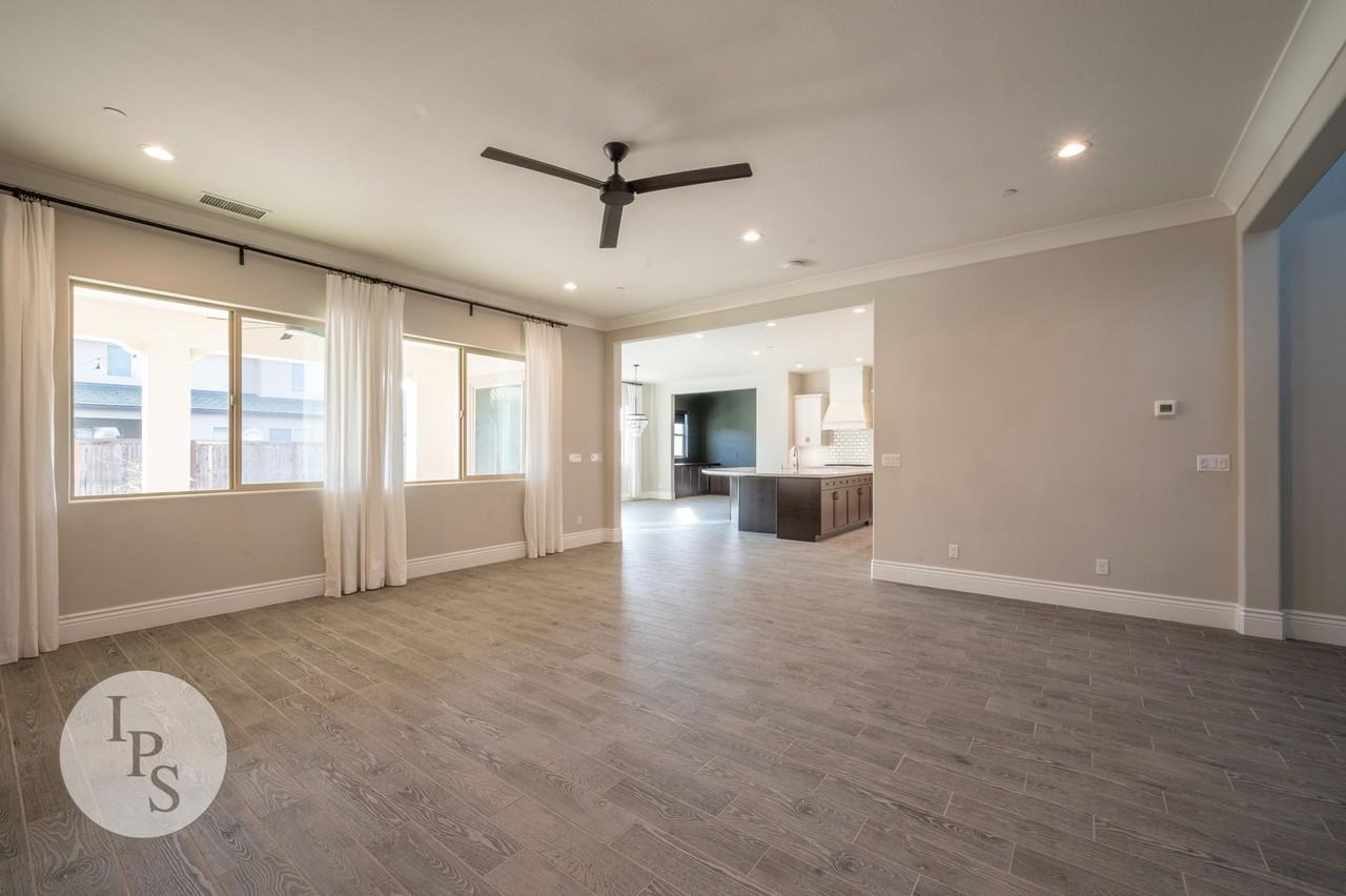 850 Overstone Ave - Photo 4 of 50