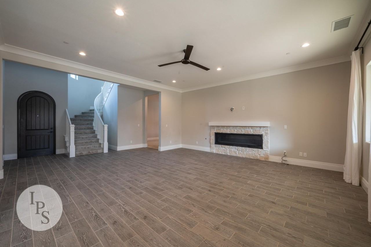 850 Overstone Ave - Photo 5 of 50