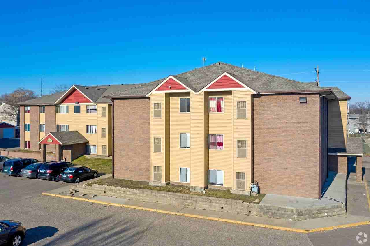 Ivy Apartments - Photo 2 of 6