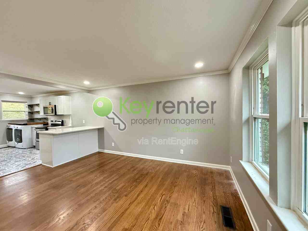 904 Tremont St #B - Photo 4 of 13