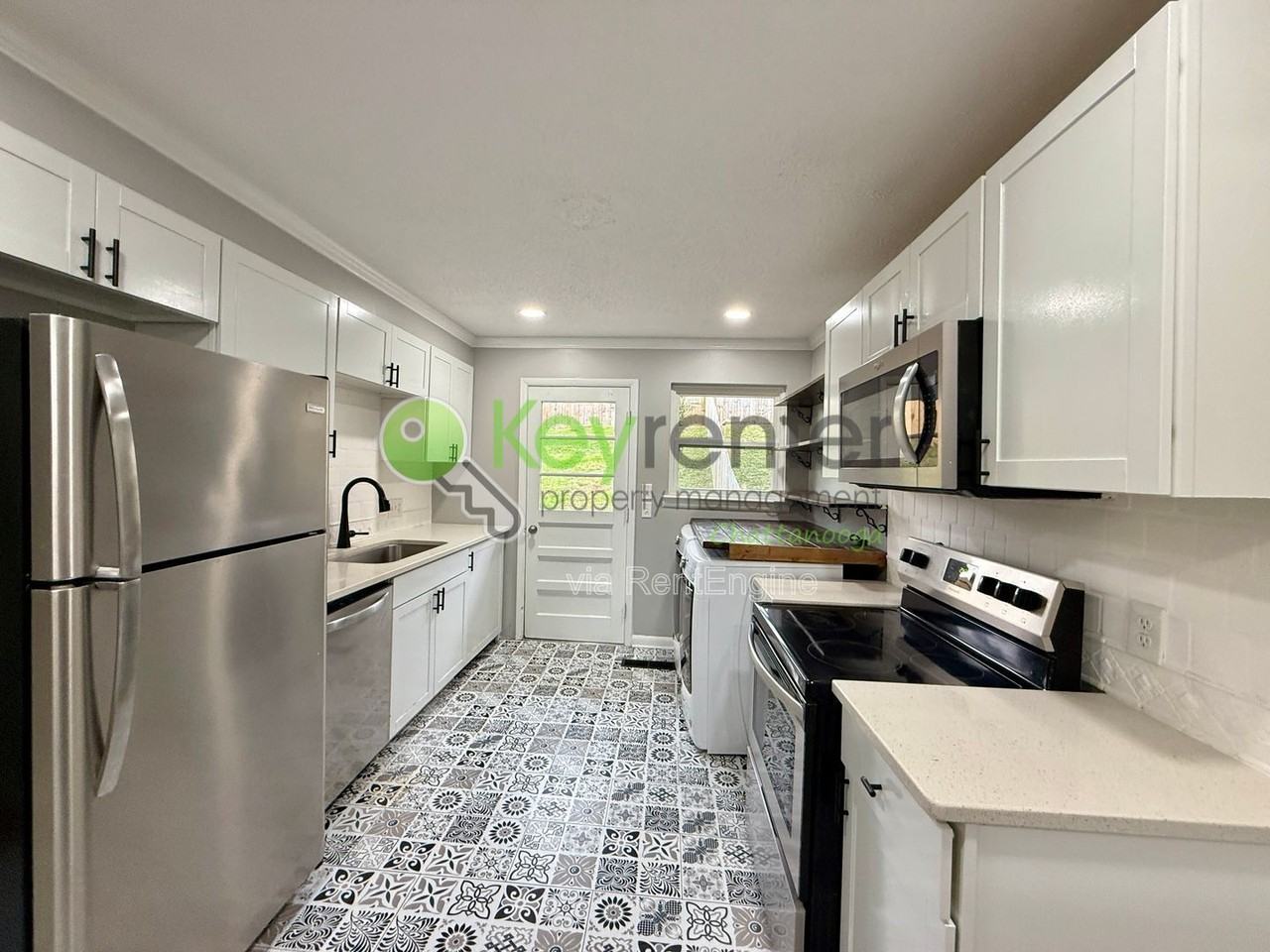 904 Tremont St #B - Photo 6 of 13