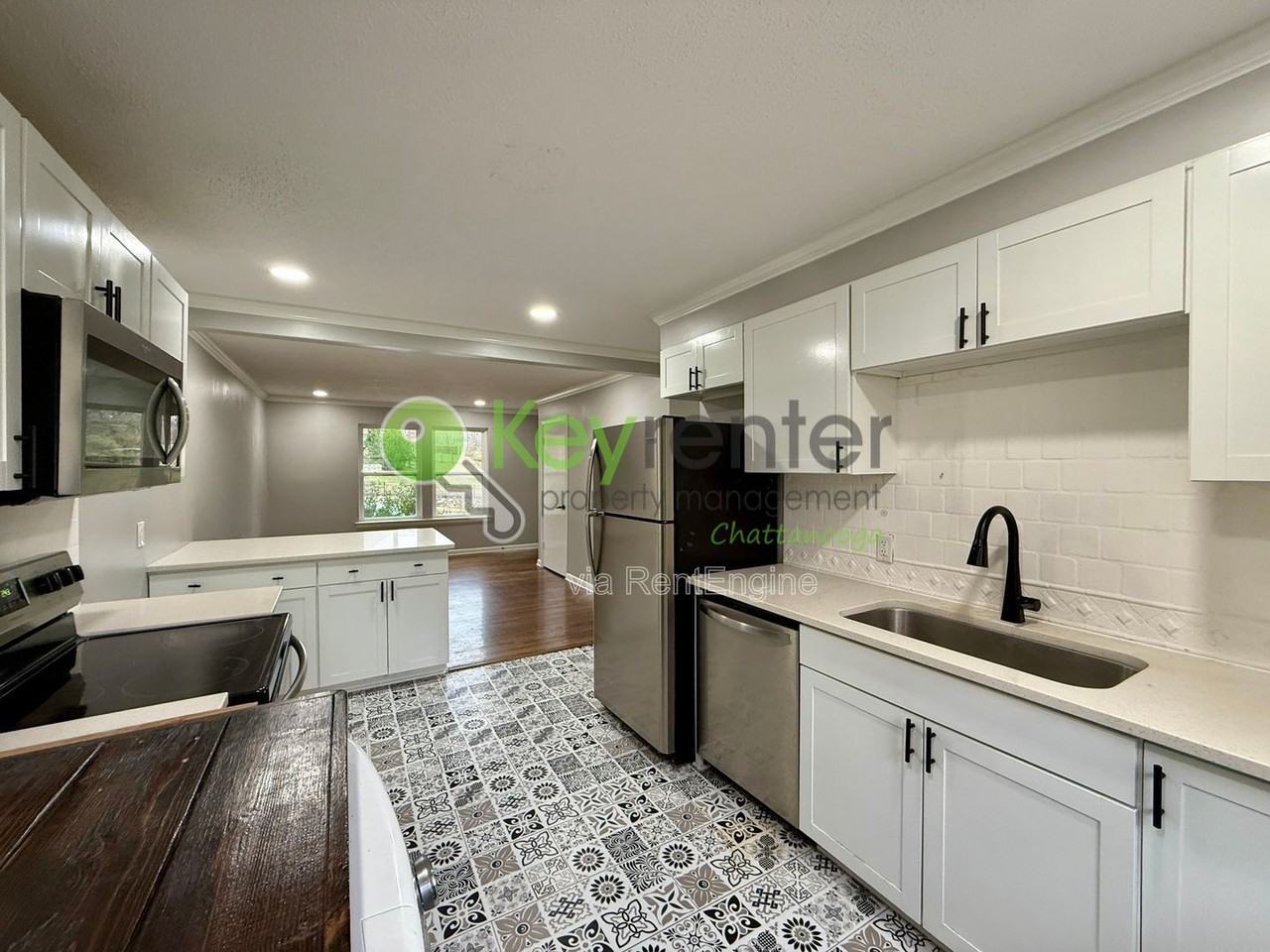 904 Tremont St #B - Photo 7 of 13