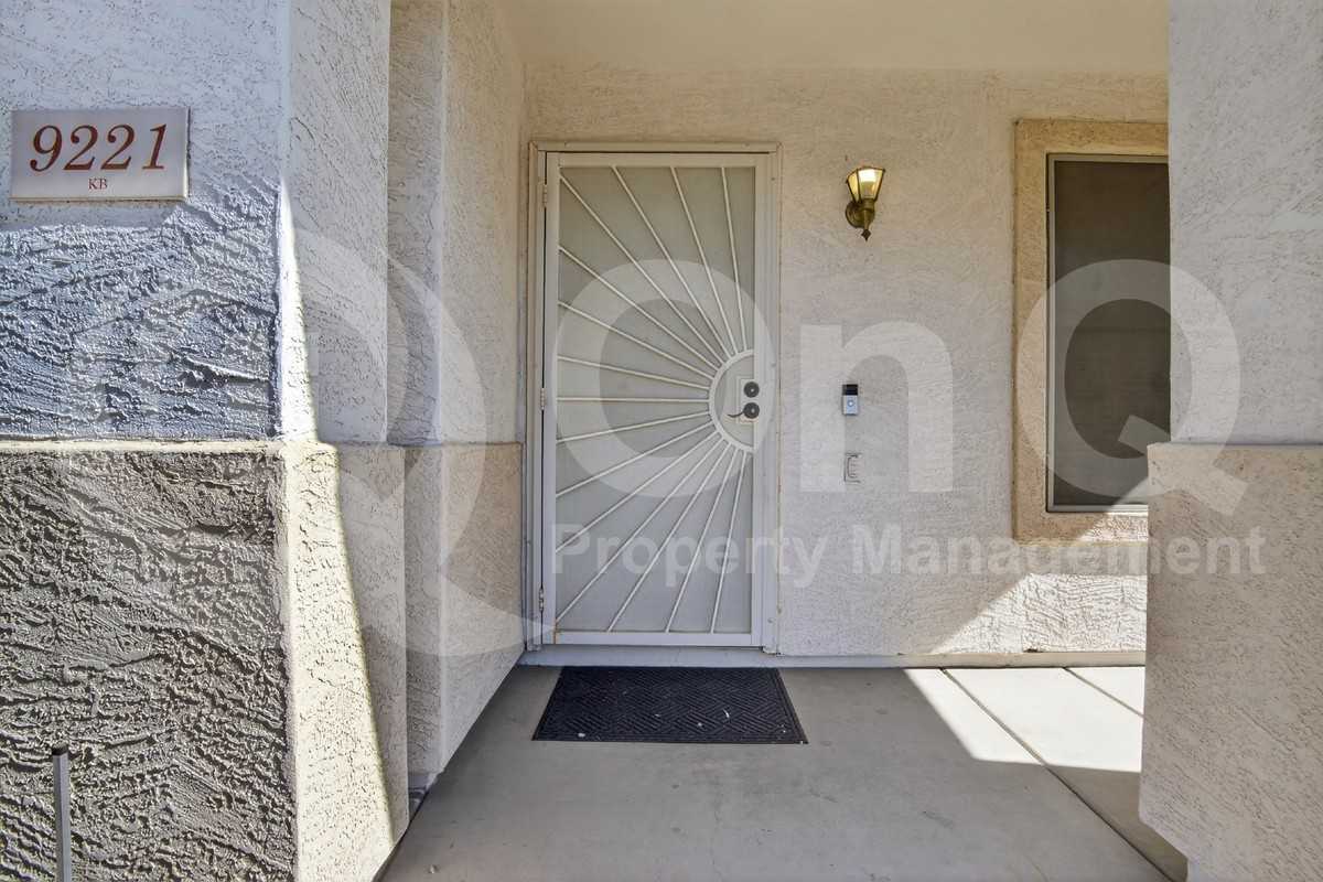 9221 S Leila Ln - Photo 7 of 42