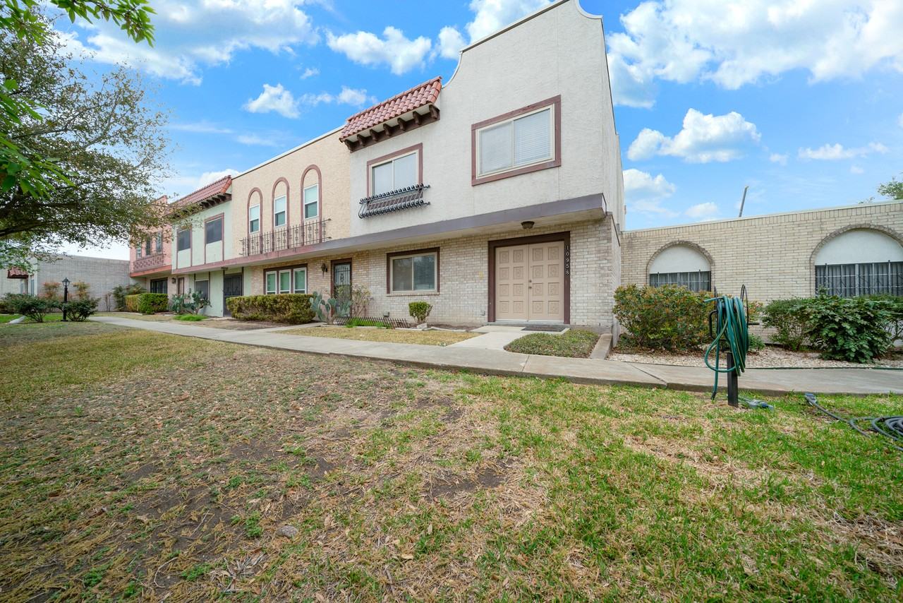 10958 Crown Park #15074799 - Photo 7 of 34