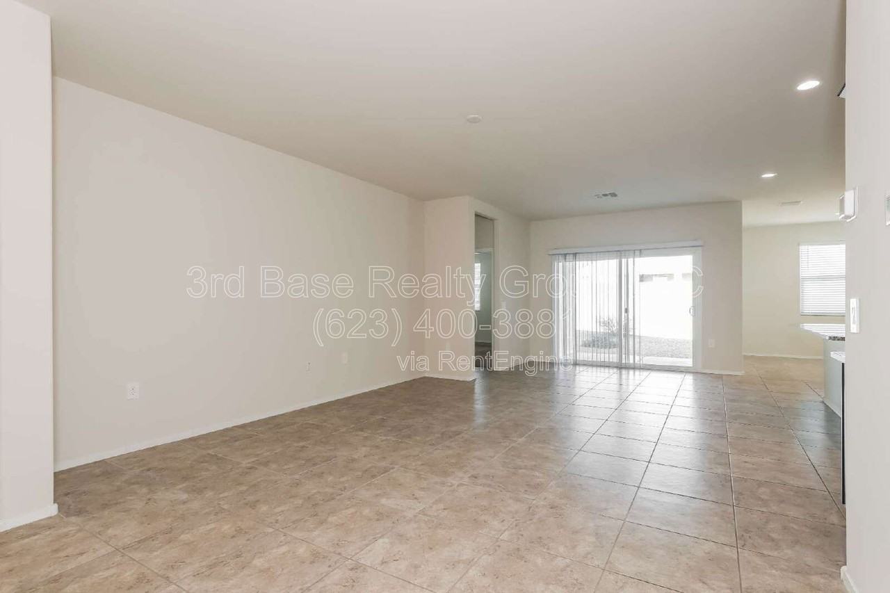 24402 W Pueblo Ave - Photo 4 of 12