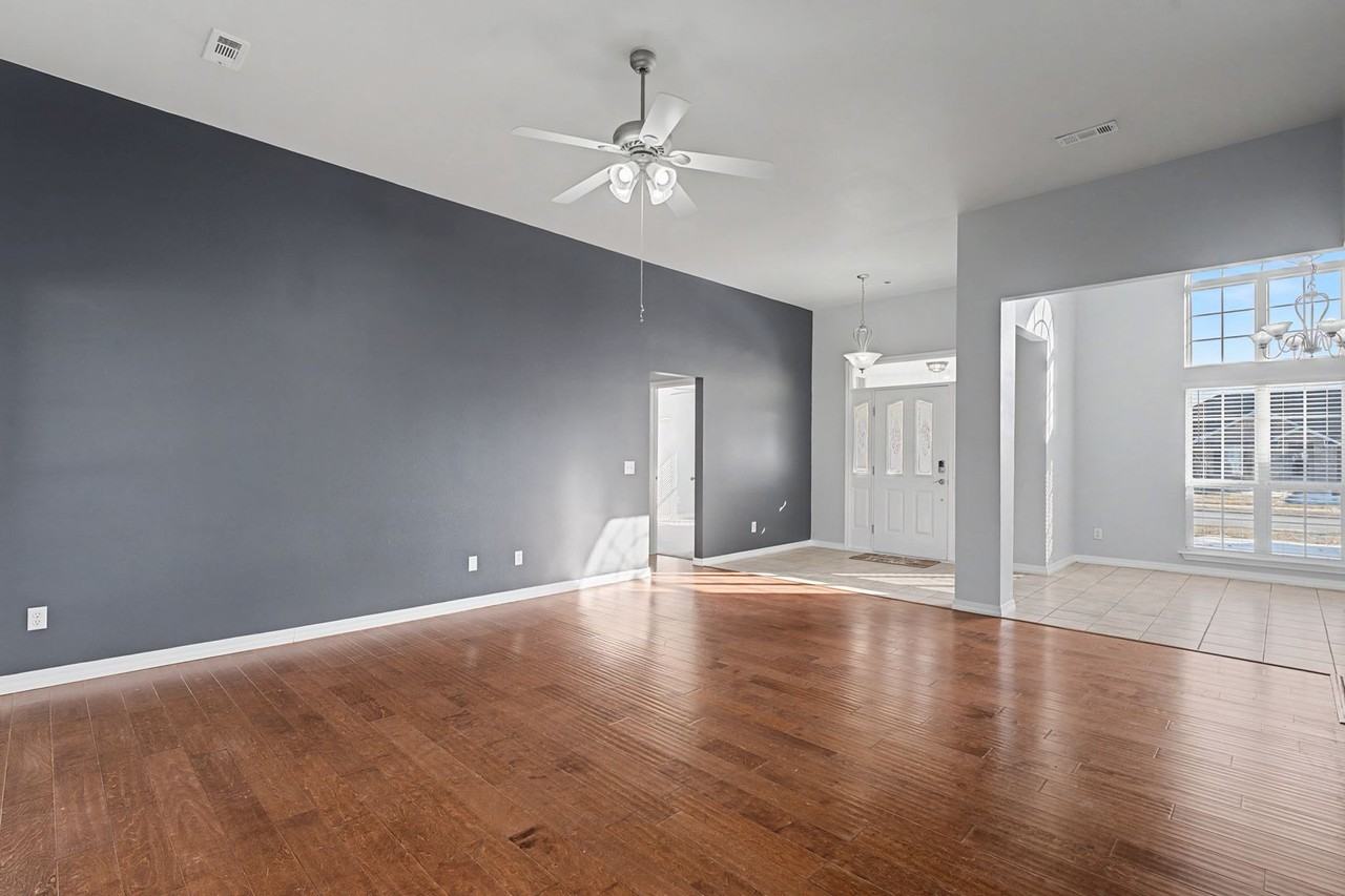 585 Lynn Dr - Photo 5 of 19