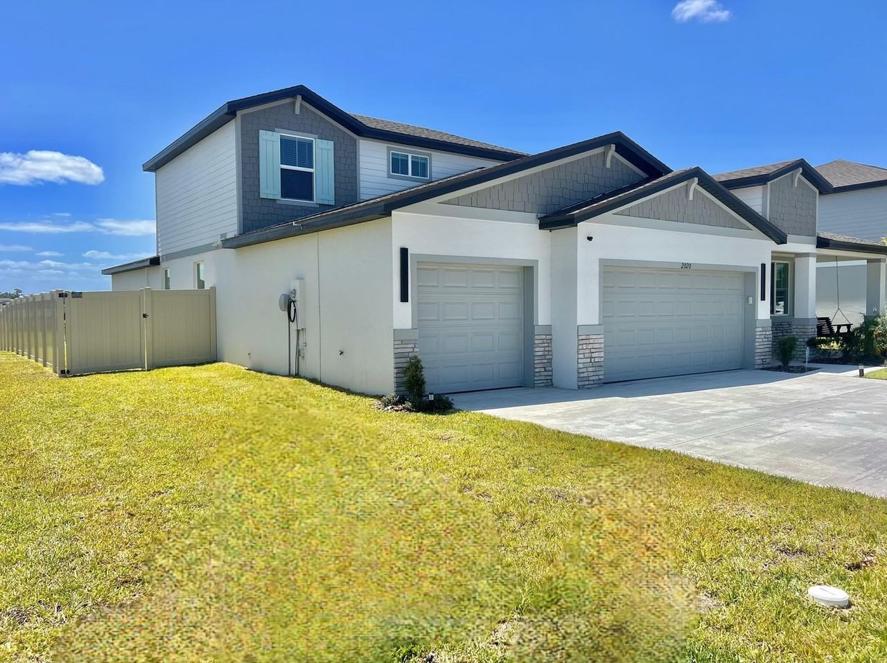 2020 Rosewood Dr - Photo 3 of 50