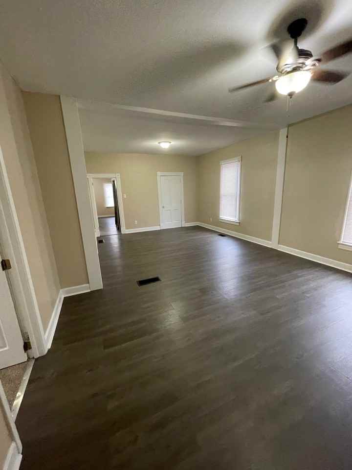 427 W 10th St - Photo 2 of 16