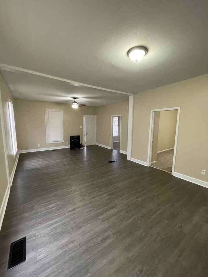 427 W 10th St - Photo 5 of 16