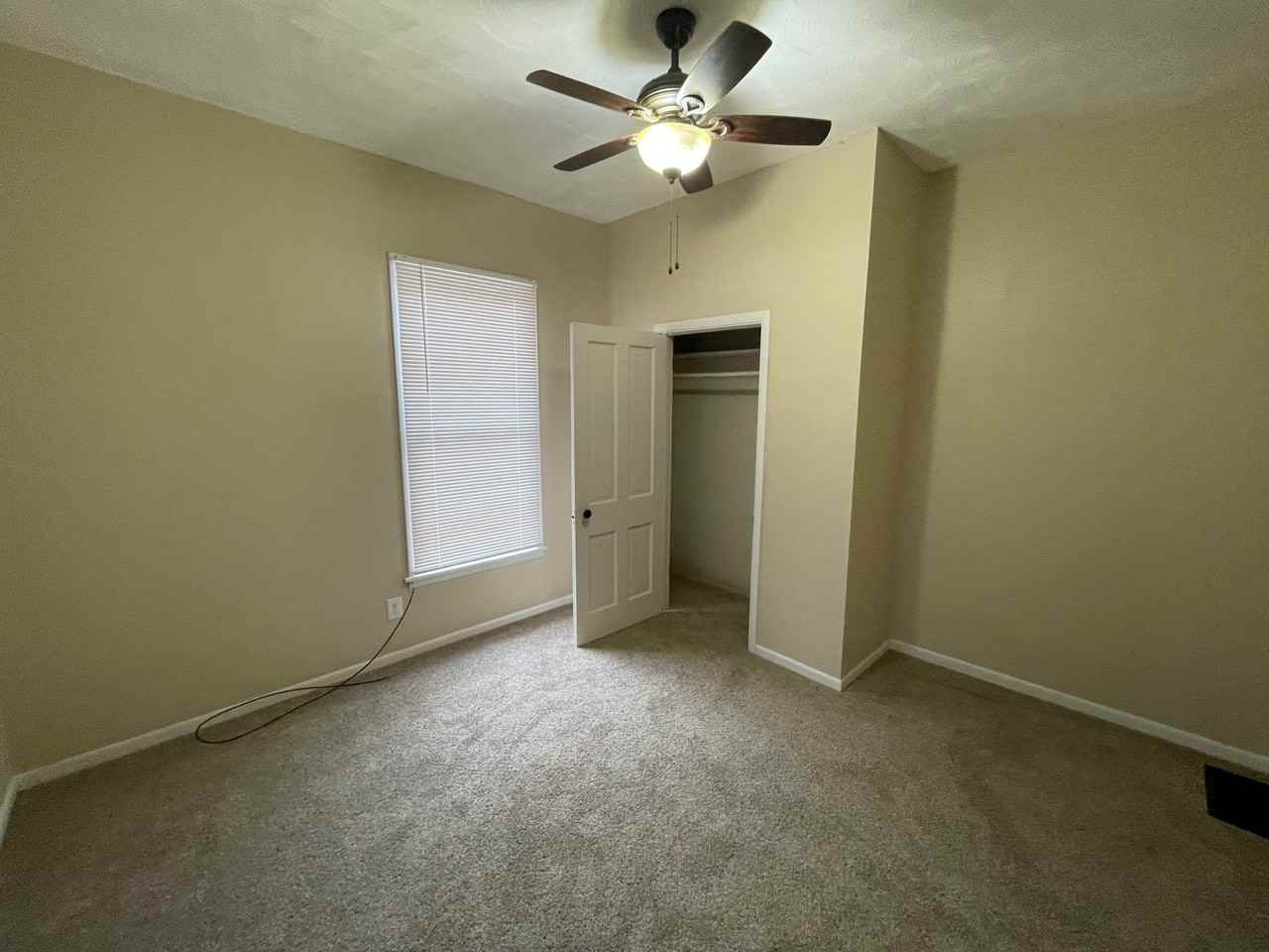 427 W 10th St - Photo 6 of 16