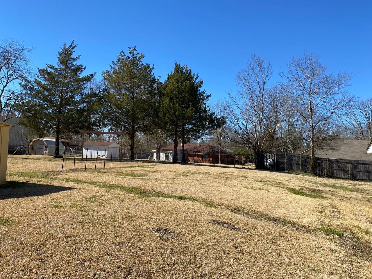 205 Dogwood Dr - Photo 4 of 24