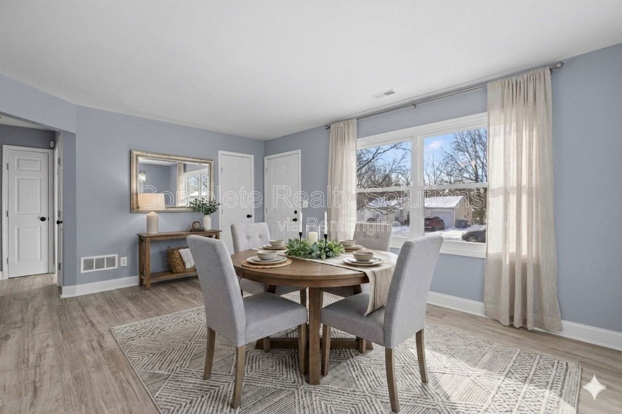 9722 Lorna Ln - Photo 5 of 31