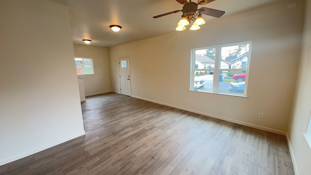 6928-1t - 329-339 S Grape - Photo 2 of 30