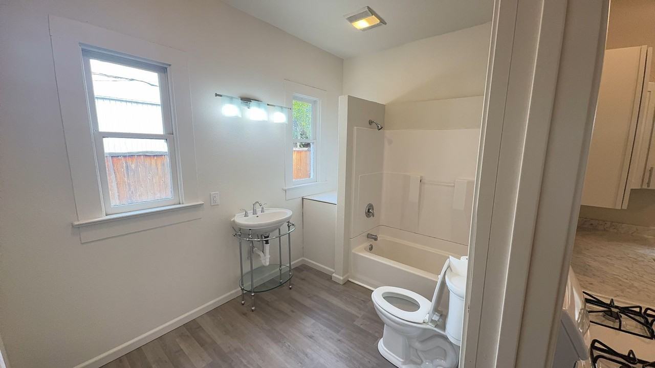 6928-1t - 329-339 S Grape - Photo 7 of 30