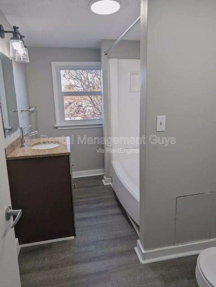 1093 Breen St - Photo 7 of 11