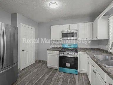 1912 15th Ave N - Photo 3 of 17