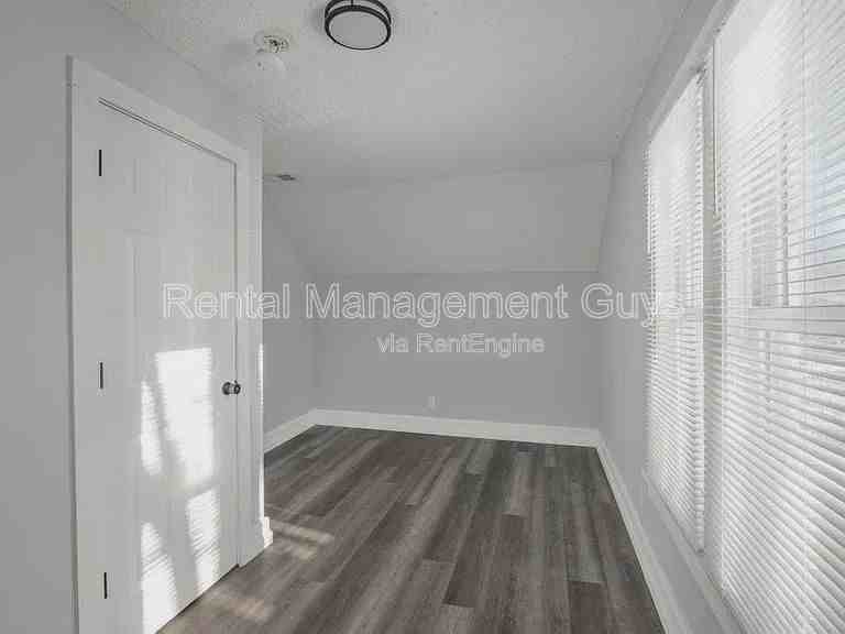 1912 15th Ave N - Photo 7 of 17