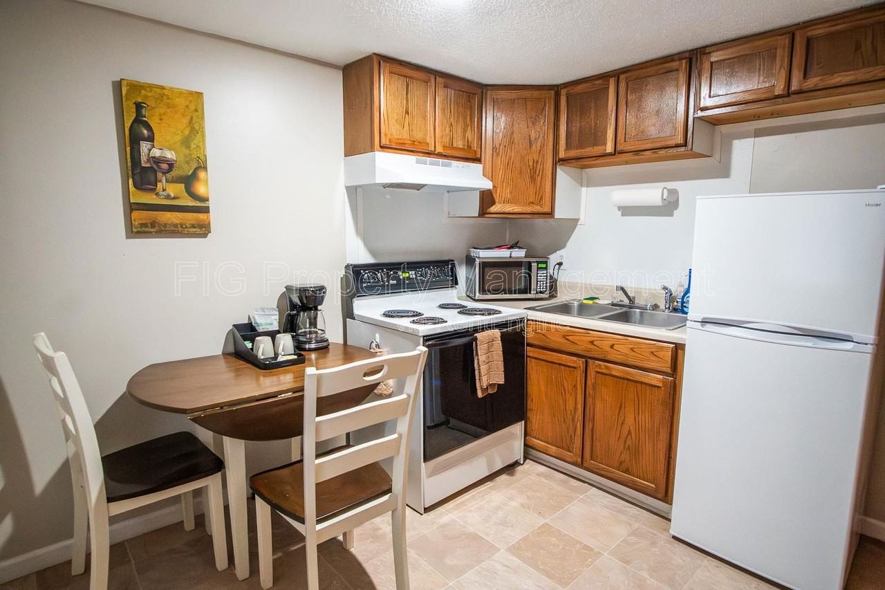 707 W Race St #1 - Photo 2 of 11