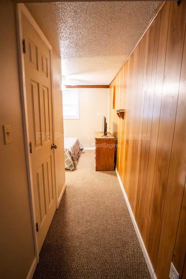 707 W Race St #1 - Photo 4 of 11