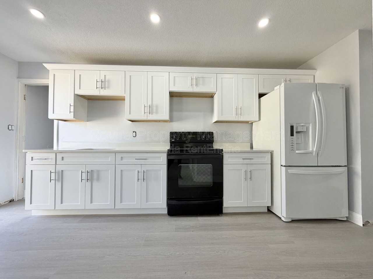 813 Suwannee Dr #2 - Photo 2 of 9