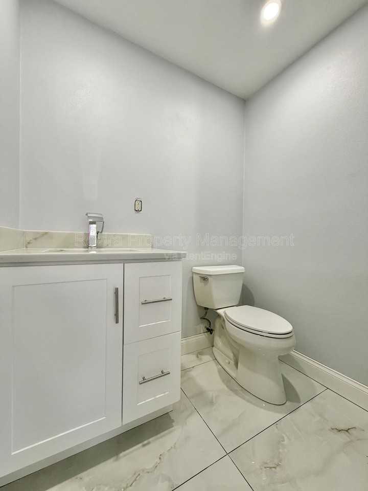 813 Suwannee Dr #2 - Photo 6 of 9