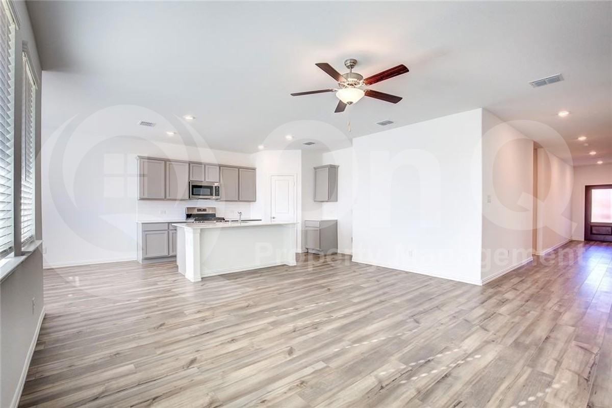 1513 Fallingwater Trl - Photo 3 of 21