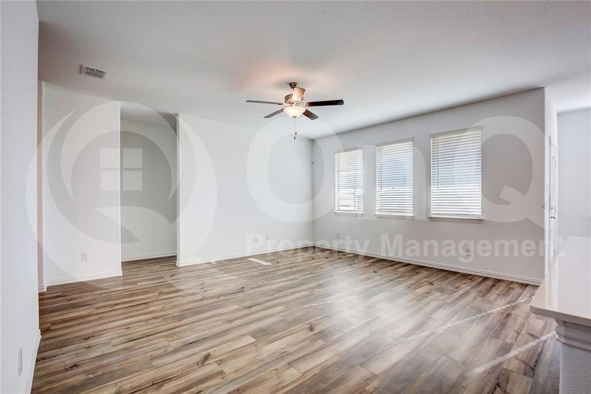 1513 Fallingwater Trl - Photo 6 of 21