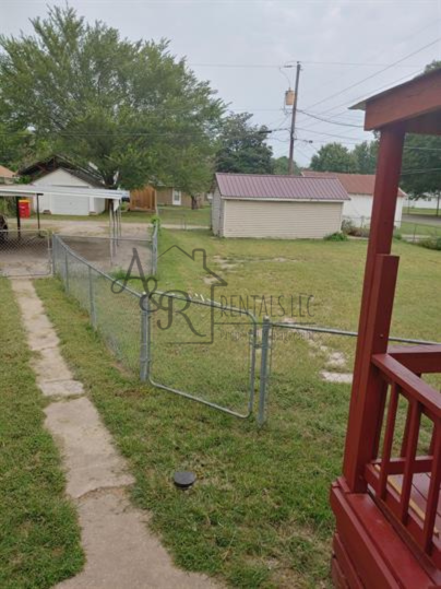 221 E 21st St - Photo 4 of 15