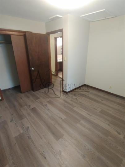 221 E 21st St - Photo 3 of 15