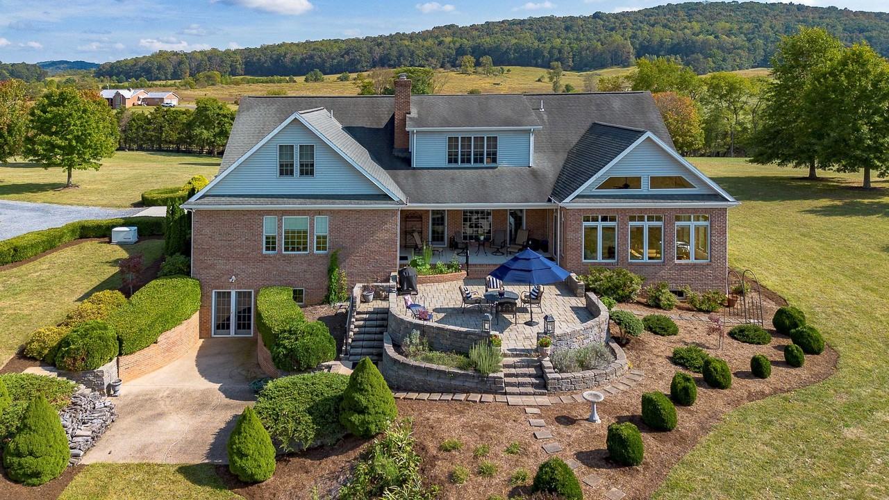 425 Brownsburg Tpke - Photo 3 of 20