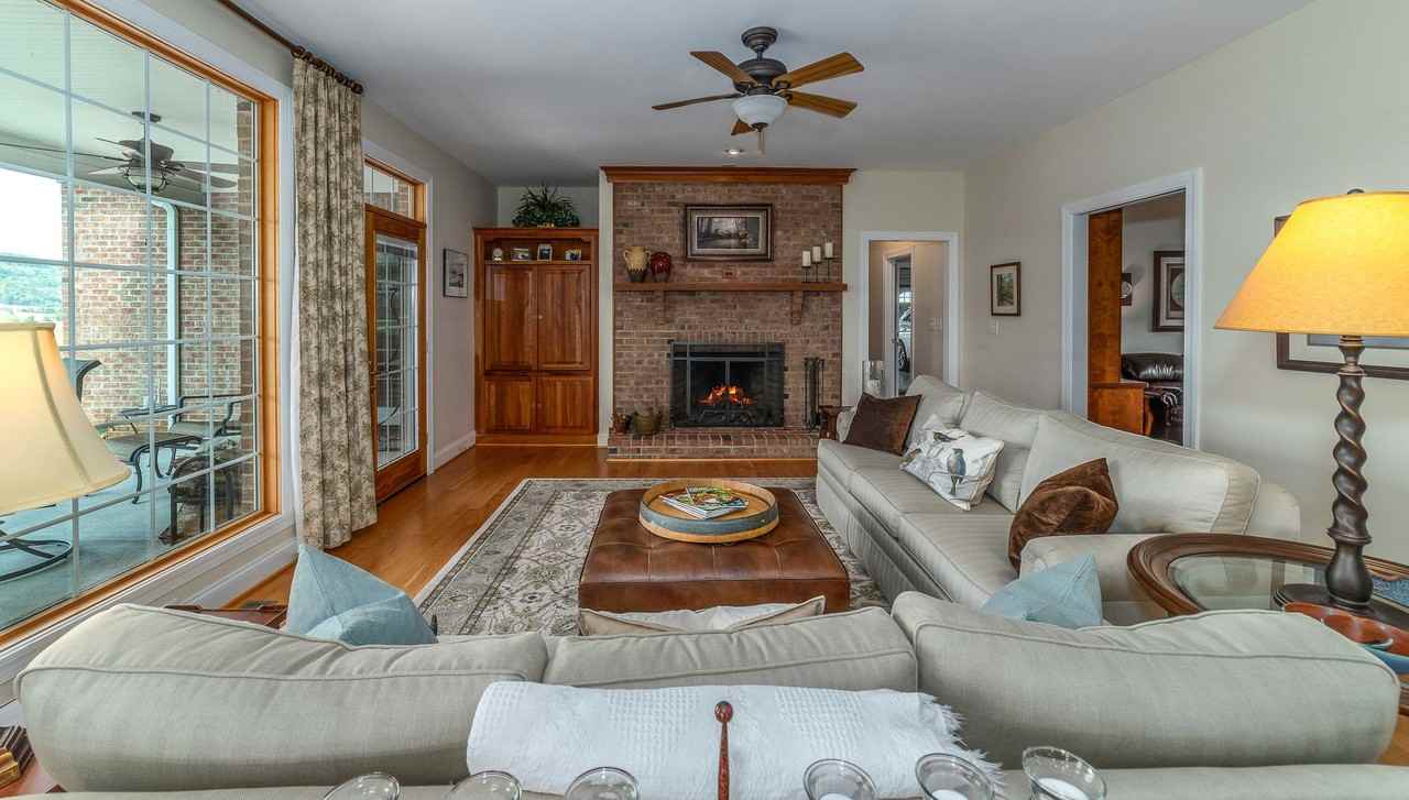 425 Brownsburg Tpke - Photo 5 of 20