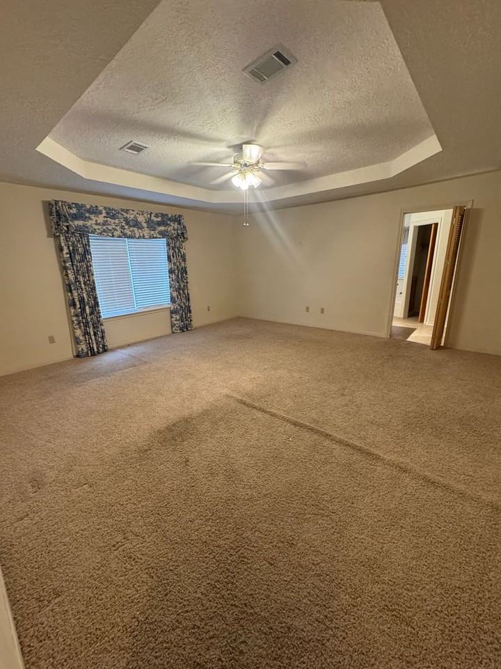 22803 Trailwood Ln - Photo 4 of 18