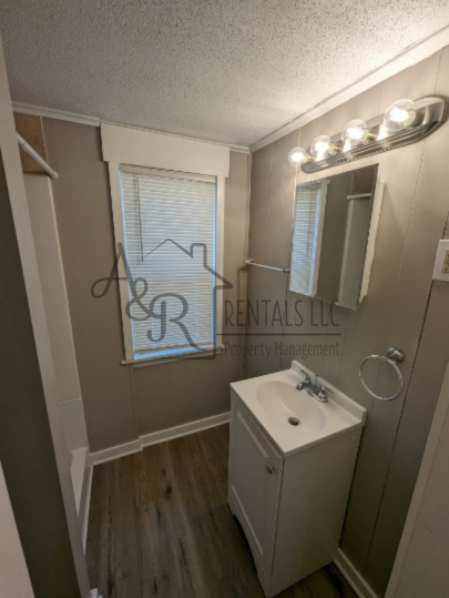 207 E Park St - Photo 5 of 19