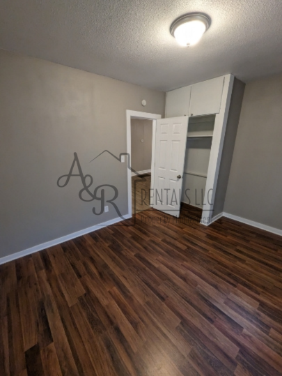 207 E Park St - Photo 6 of 19