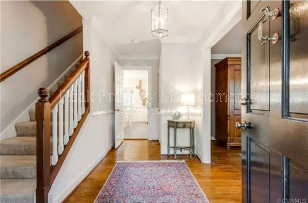 3011 Fincastle Ct - Photo 3 of 6