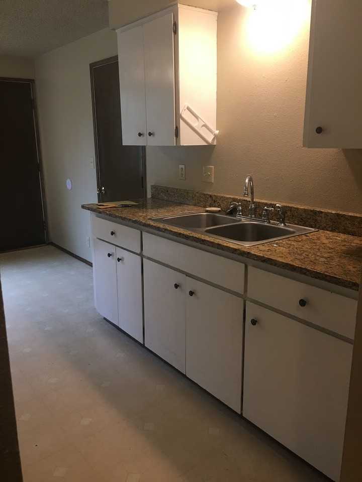 685 Sw Coral St - Photo 7 of 17