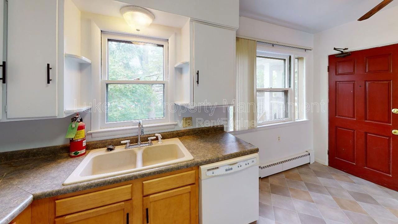 3729 Oakland Dr #2 - Photo 3 of 10