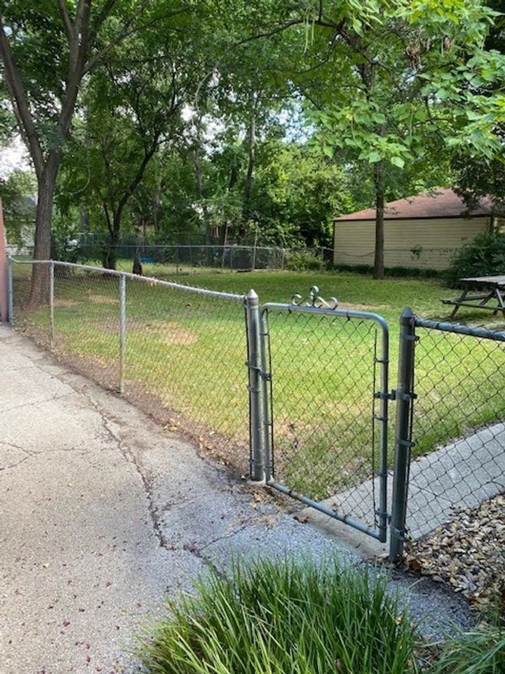 920 Denton St - Photo 3 of 8