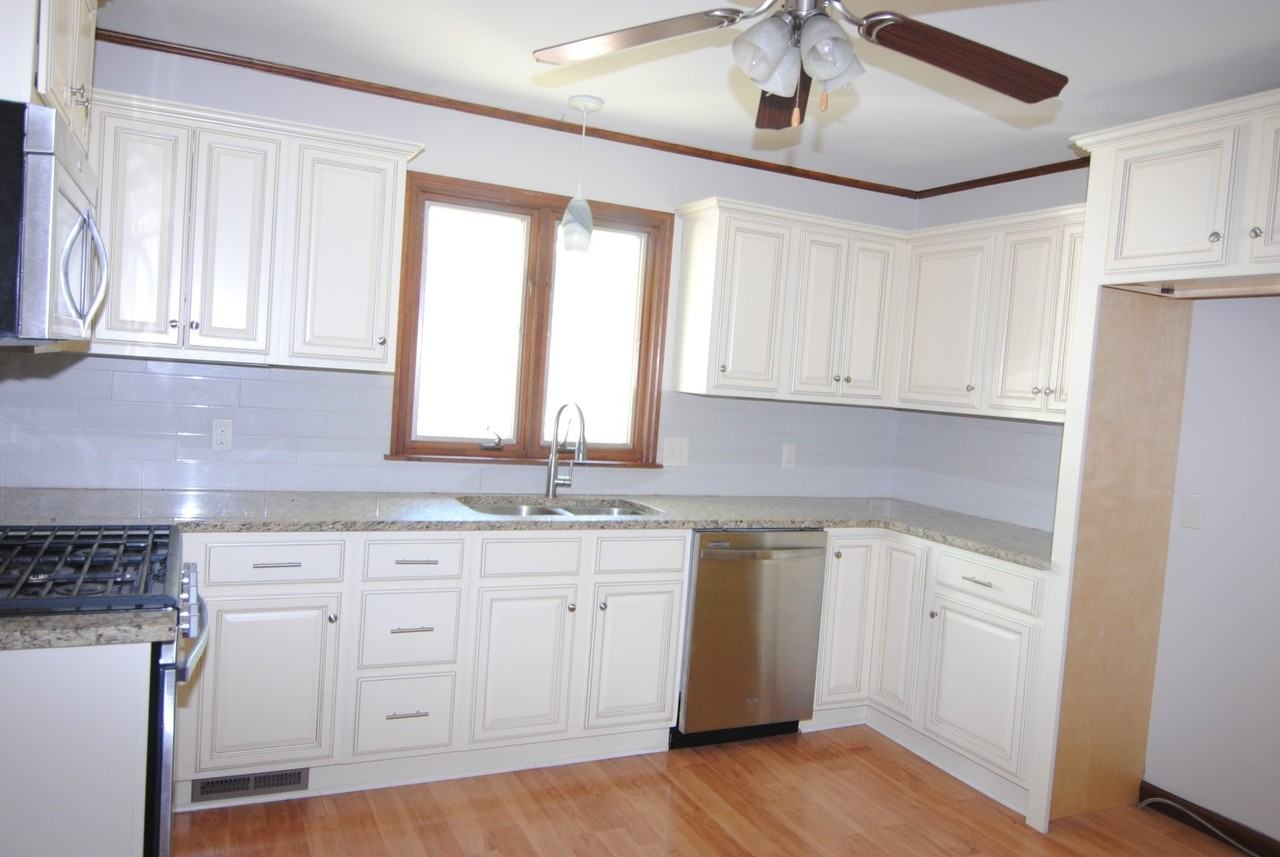 310 Alanbrook Ave - Photo 5 of 29