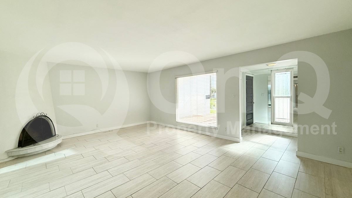 1916 E Medlock Dr - Photo 5 of 18