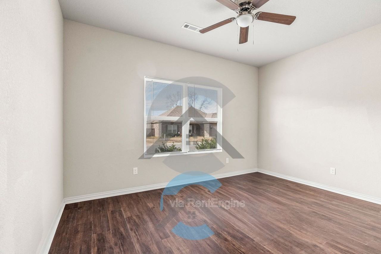 2230 Eldridge Ln - Photo 3 of 14