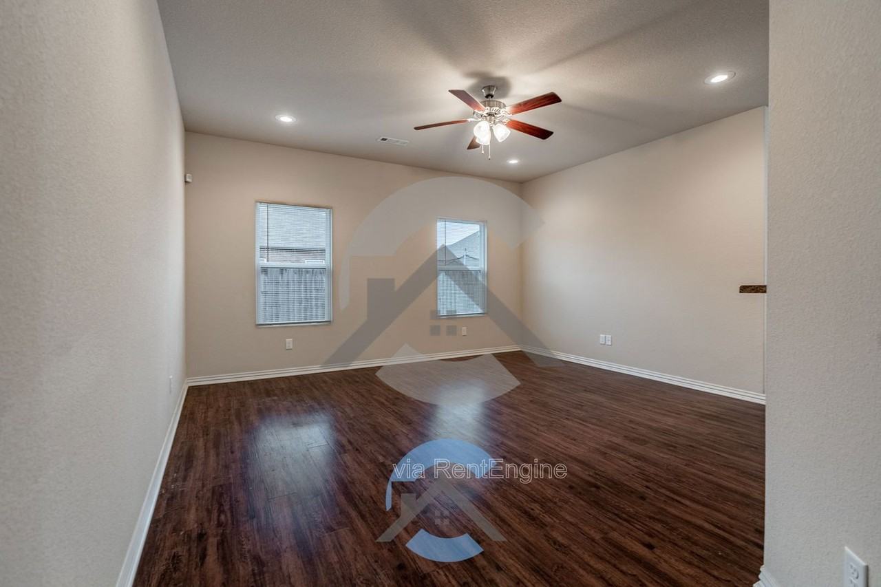 2230 Eldridge Ln - Photo 6 of 14