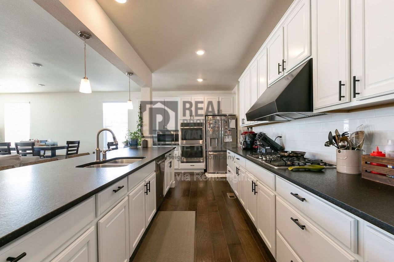 2888 Fractus St - Photo 4 of 38