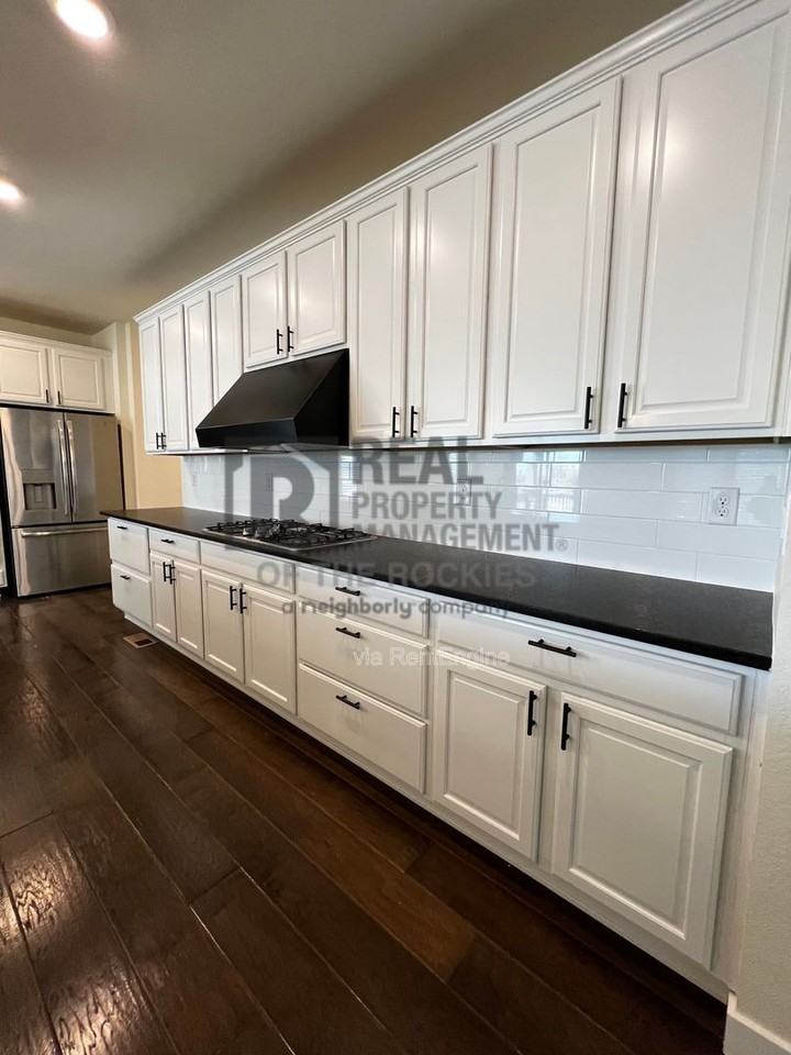 2888 Fractus St - Photo 5 of 38