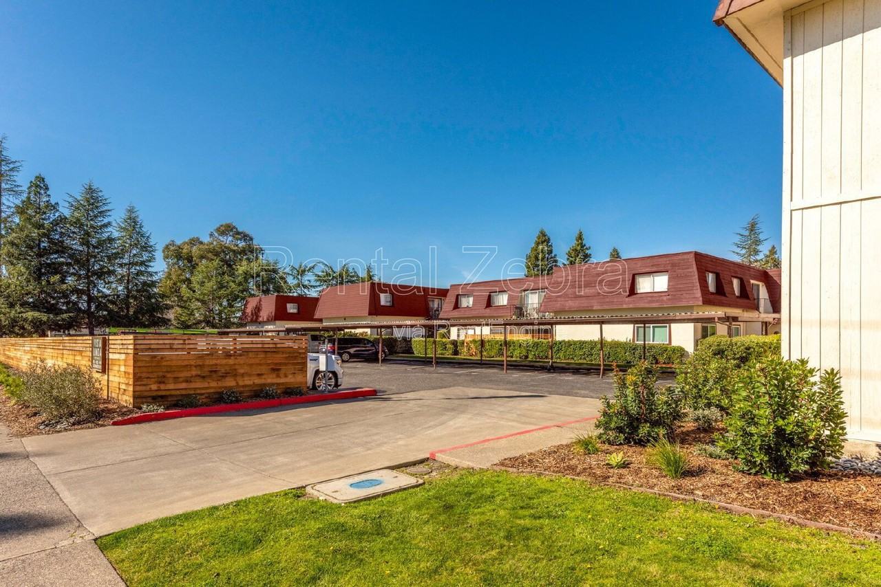 1400 Southwest Blvd #J - Photo 3 of 12