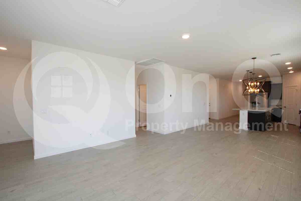 5816 N 202nd Ln - Photo 3 of 26