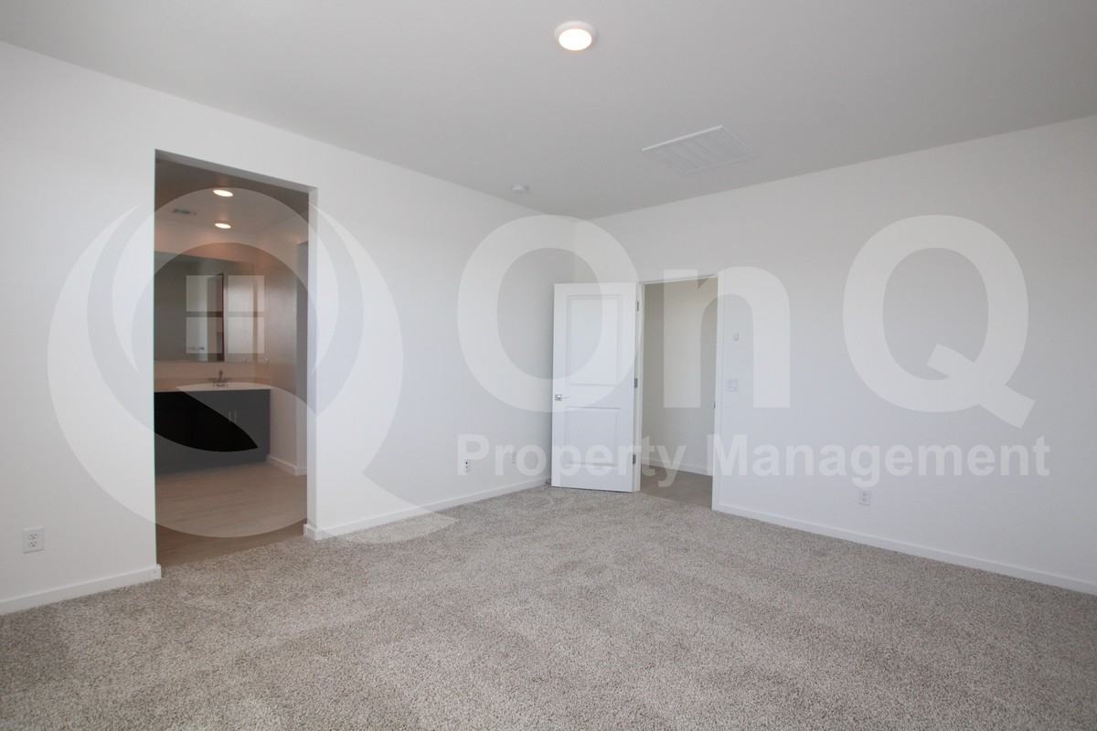 5816 N 202nd Ln - Photo 5 of 26