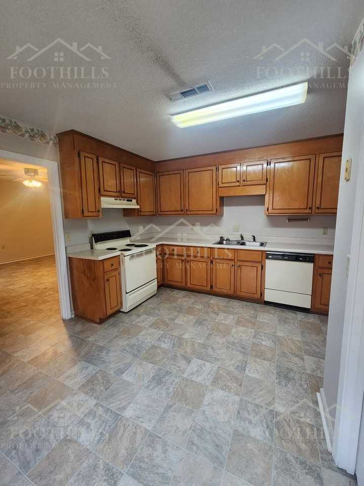 123 Woodland Dr #A - Photo 3 of 9